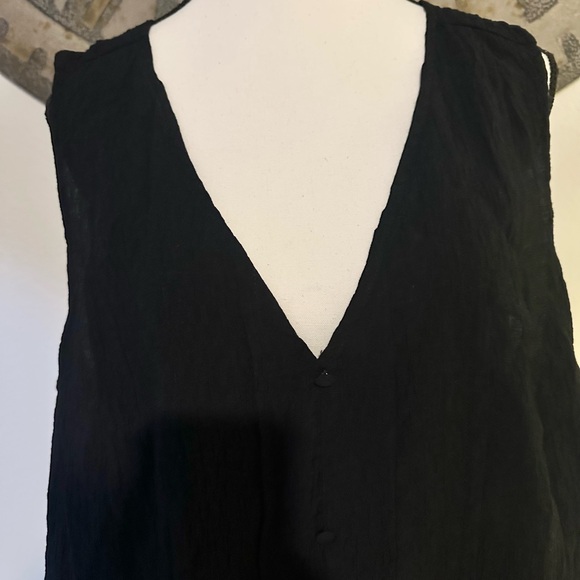 Ava & Viv Black V-Neck Blouse - Picture 3 of 6